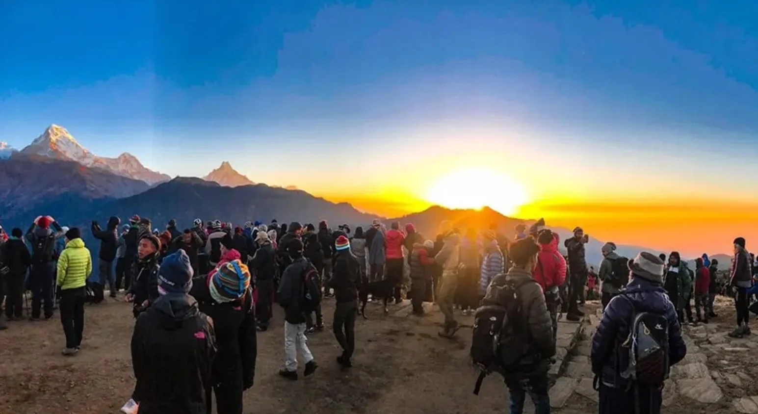 घोरेपानी पूनहिलको अद्भुत पदयात्रा“जहाँ सूर्योदयले हिमाललाई सुनमा बदल्छ”